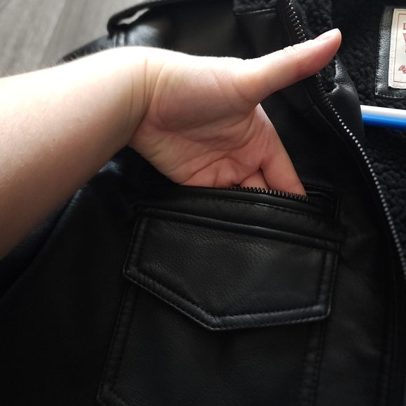 Levis Sherpa Lined Men's Black Leather Jacket Size Large - Picture 8 of 9